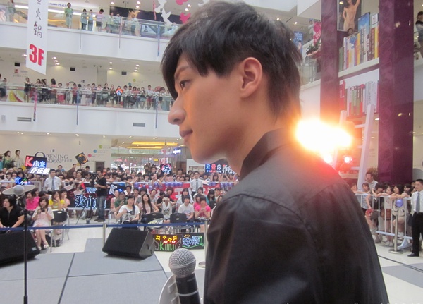  乔任梁 事件致 微博 宕机;饿了么张旭豪批评上海