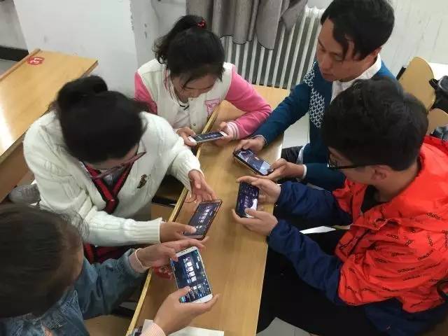 马化腾表情包_马化腾一年收入(3)