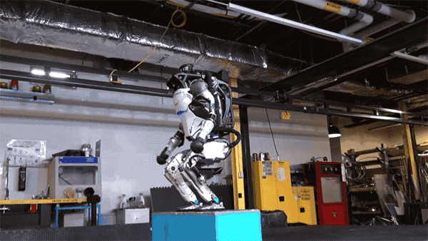 波士顿动力公布双足机器人最新进展：像人一样在野外跑步跳跃